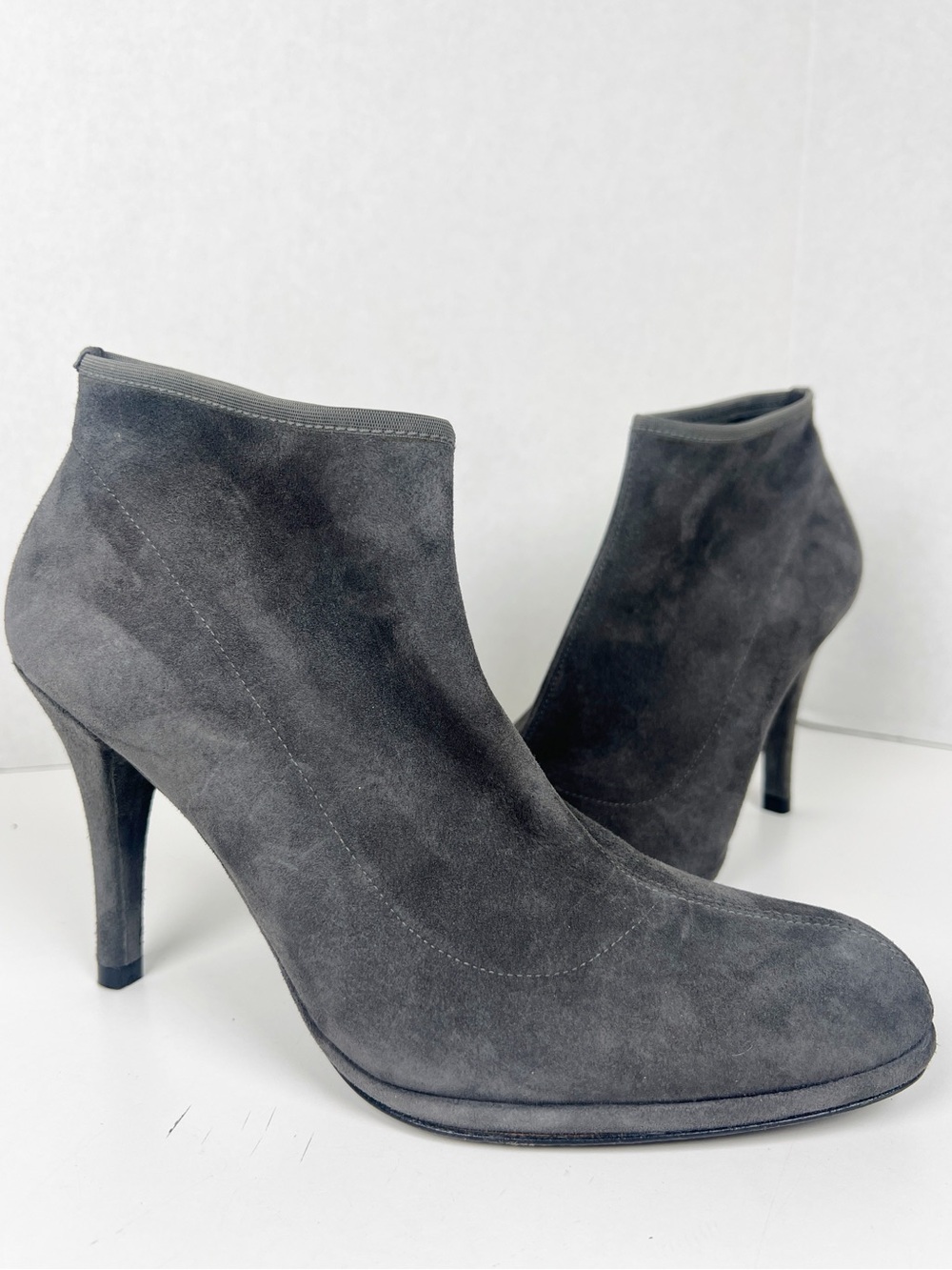 STUART WEITZMAN Women’s Size 7.5M Gray Suede Pull On Glove High Heel Bootie